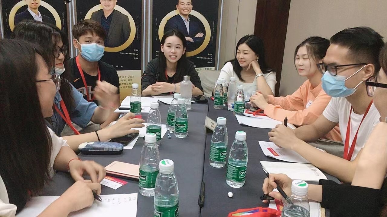 乐虎游戏微半导体员工培训现场