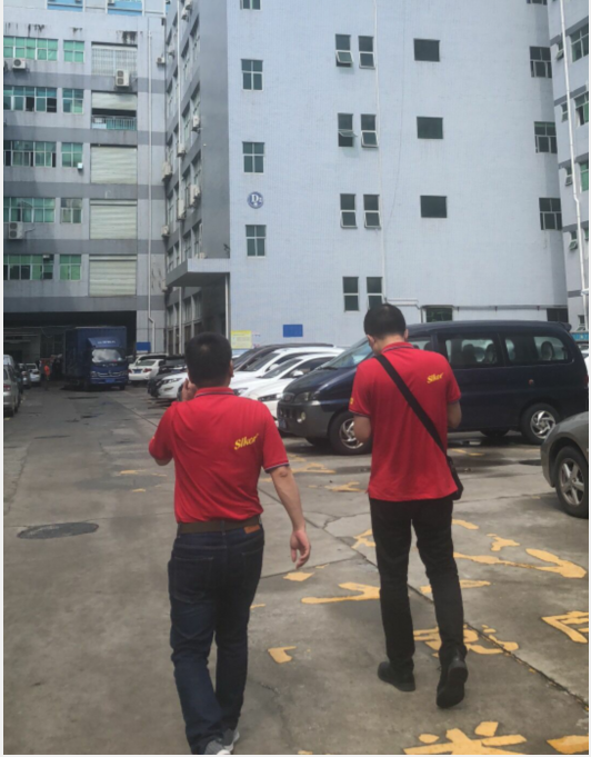 乐虎游戏微slkor同事去工厂拜访终端客户