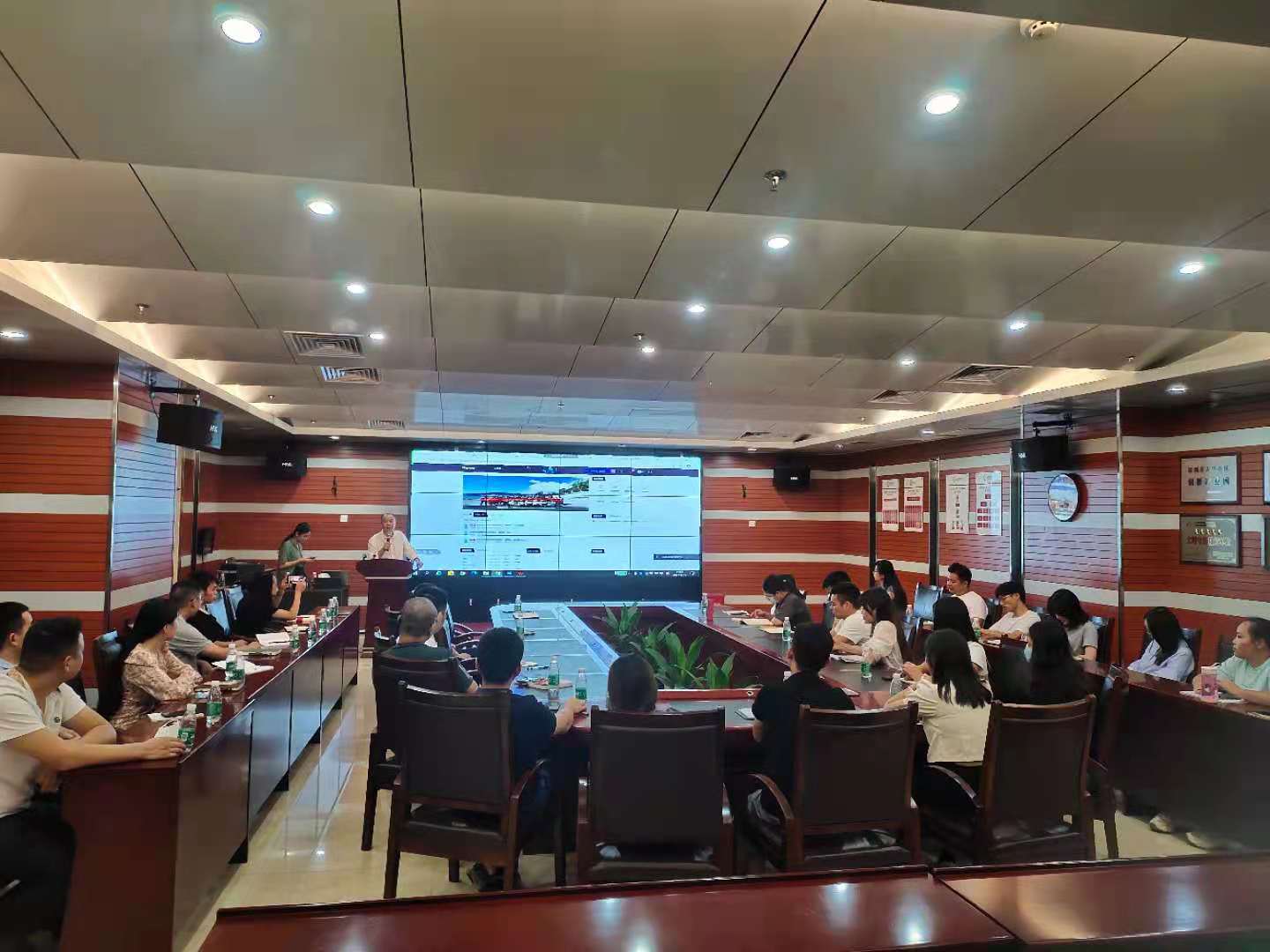 乐虎游戏微SLKOR蓝凌OA系统培训现场