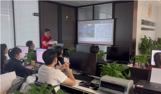 乐虎游戏微业务总监贺俊驹到鸿捷胜科技培训