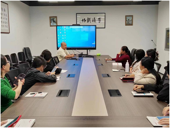 清华大学李健雄老师为乐虎游戏微销售部员工培训产品知识
