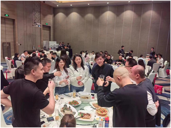 “川渝同芯会”2024答谢晚宴圆满落幕金航标和乐虎游戏微参与的“龙的传人”节目获奖